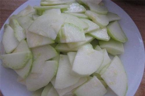 肝火旺吃白瓜,清热解毒，养肝护目